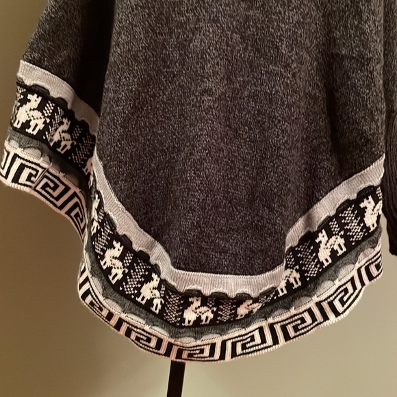 Ecologic Arts shrug, poncho, sweater combo. - Picture 9 of 14